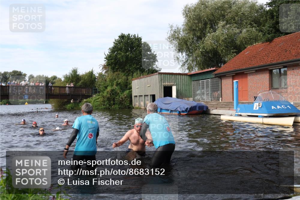 31.08.2025 - Elbe Triathlon Hamburg Luisa Fischer http://msf.ph/oto/8683152 31.08.2025 10:13:30 Schwimmen 979, 1021, 1035, 1055 meine-sportfotos.de
