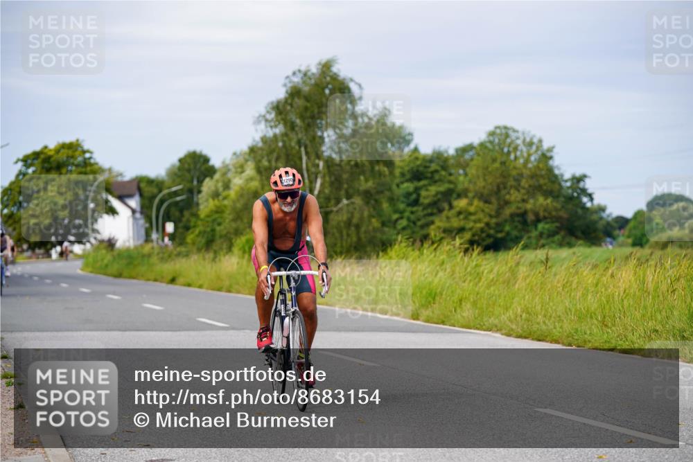 31.08.2025 - Elbe Triathlon Hamburg Michael Burmester http://msf.ph/oto/8683154 31.08.2025 11:08:48 Radfahren 1290, 1538, 1563 meine-sportfotos.de
