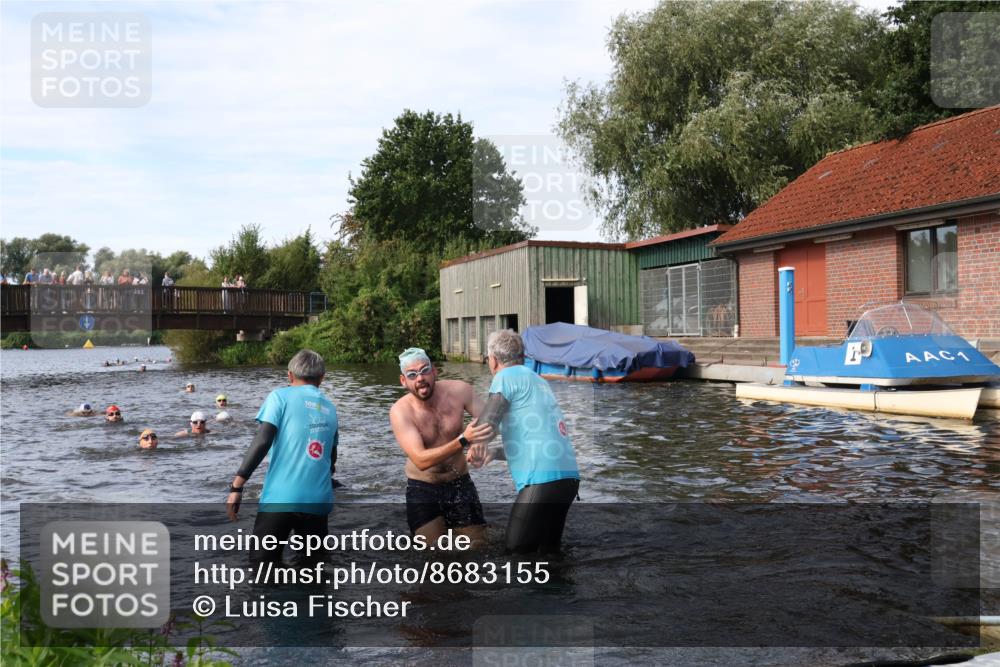 31.08.2025 - Elbe Triathlon Hamburg Luisa Fischer http://msf.ph/oto/8683155 31.08.2025 10:13:31 Schwimmen 979, 1021, 1055 meine-sportfotos.de
