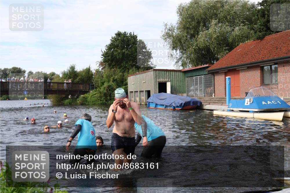 31.08.2025 - Elbe Triathlon Hamburg Luisa Fischer http://msf.ph/oto/8683161 31.08.2025 10:13:32 Schwimmen 979, 1055 meine-sportfotos.de