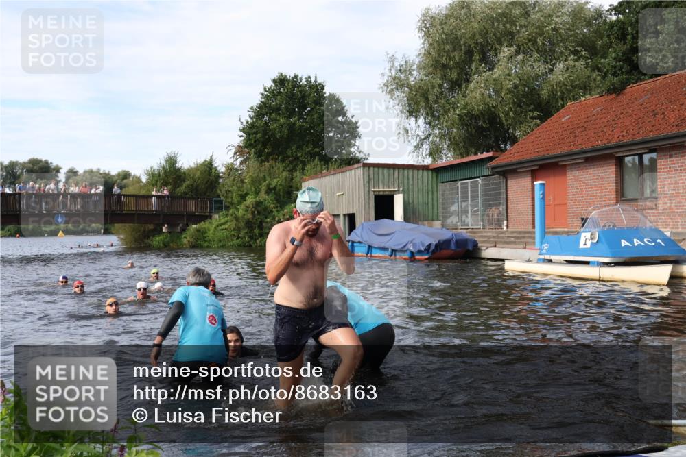 31.08.2025 - Elbe Triathlon Hamburg Luisa Fischer http://msf.ph/oto/8683163 31.08.2025 10:13:33 Schwimmen 979, 1055 meine-sportfotos.de