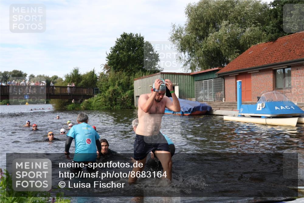 31.08.2025 - Elbe Triathlon Hamburg Luisa Fischer http://msf.ph/oto/8683164 31.08.2025 10:13:33 Schwimmen 979, 1055 meine-sportfotos.de