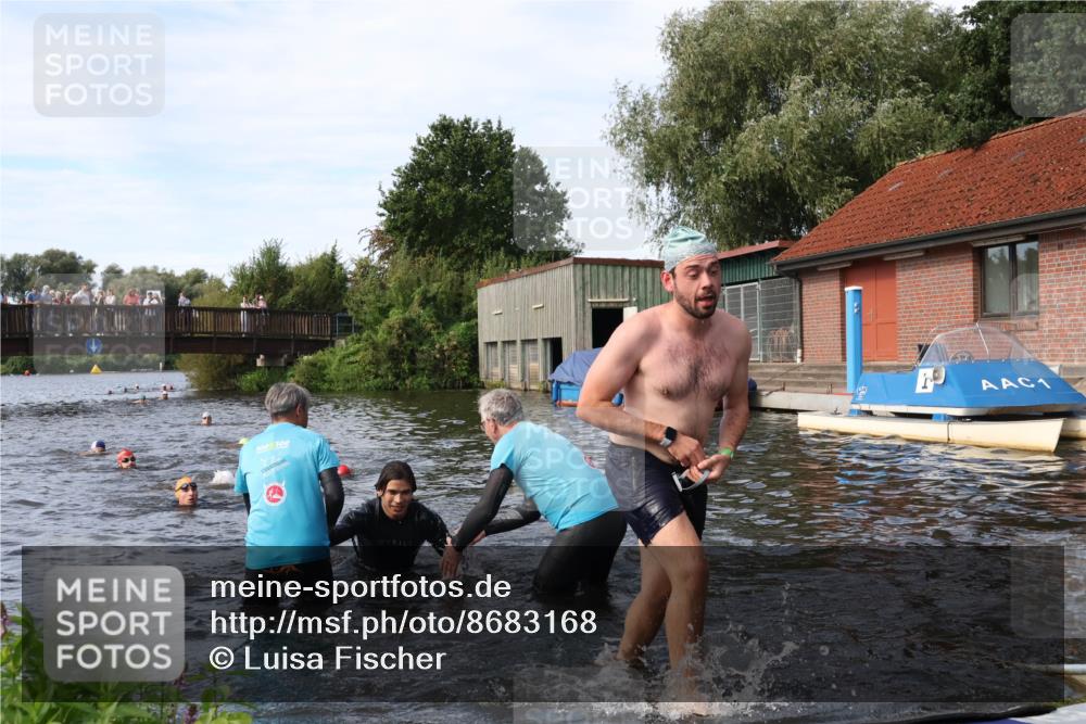 31.08.2025 - Elbe Triathlon Hamburg Luisa Fischer http://msf.ph/oto/8683168 31.08.2025 10:13:34 Schwimmen 1055 meine-sportfotos.de