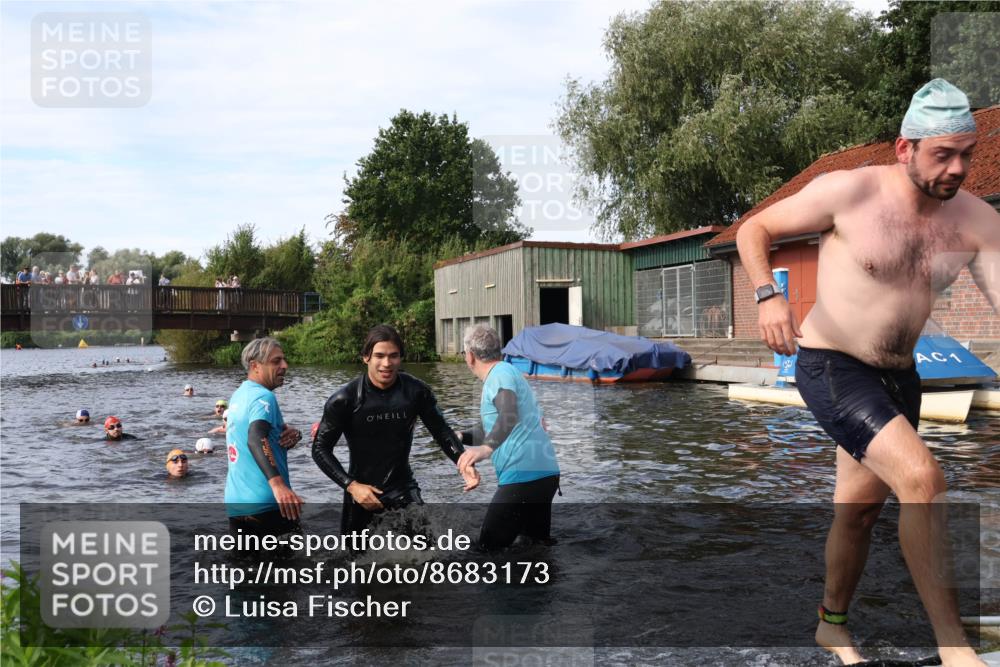 31.08.2025 - Elbe Triathlon Hamburg Luisa Fischer http://msf.ph/oto/8683173 31.08.2025 10:13:35 Schwimmen 934, 1055 meine-sportfotos.de