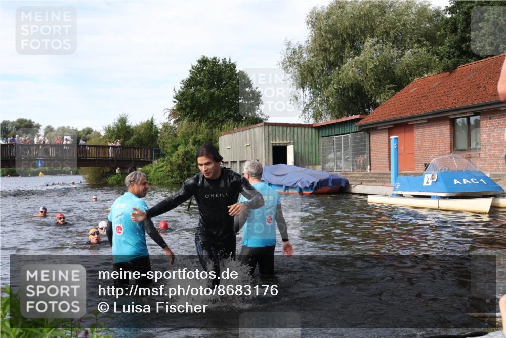 31.08.2025 - Elbe Triathlon Hamburg Luisa Fischer http://msf.ph/oto/8683176 31.08.2025 10:13:35 Schwimmen 934, 1055 meine-sportfotos.de