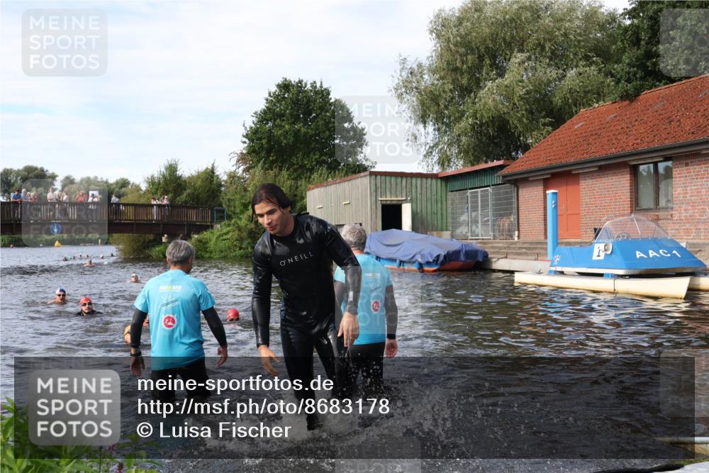 31.08.2025 - Elbe Triathlon Hamburg Luisa Fischer http://msf.ph/oto/8683178 31.08.2025 10:13:36 Schwimmen 934, 1055 meine-sportfotos.de