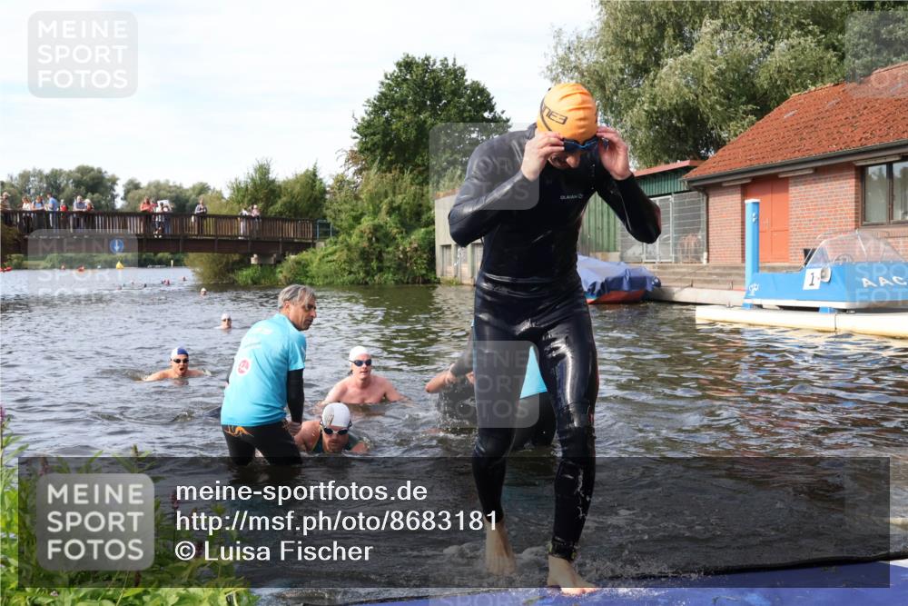 31.08.2025 - Elbe Triathlon Hamburg Luisa Fischer http://msf.ph/oto/8683181 31.08.2025 10:13:44 Schwimmen 934, 1029, 1089, 1103, 1108 meine-sportfotos.de