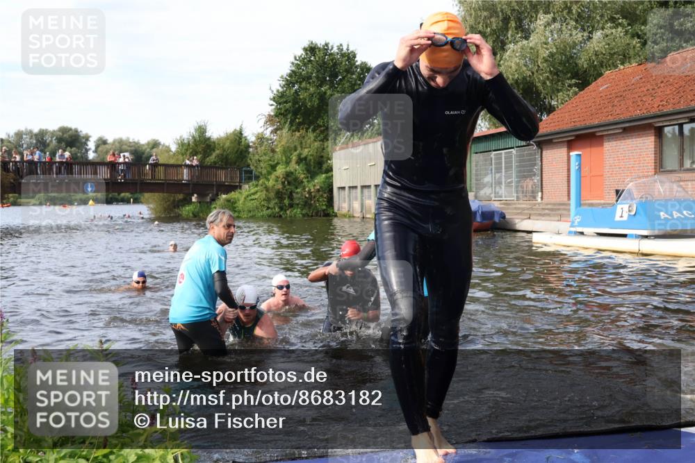 31.08.2025 - Elbe Triathlon Hamburg Luisa Fischer http://msf.ph/oto/8683182 31.08.2025 10:13:44 Schwimmen 934, 1029, 1089, 1103, 1108 meine-sportfotos.de