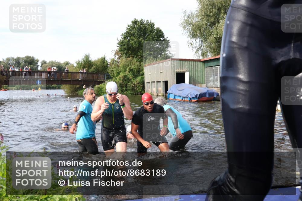 31.08.2025 - Elbe Triathlon Hamburg Luisa Fischer http://msf.ph/oto/8683189 31.08.2025 10:13:46 Schwimmen 934, 1029, 1059, 1089, 1103, 1108 meine-sportfotos.de