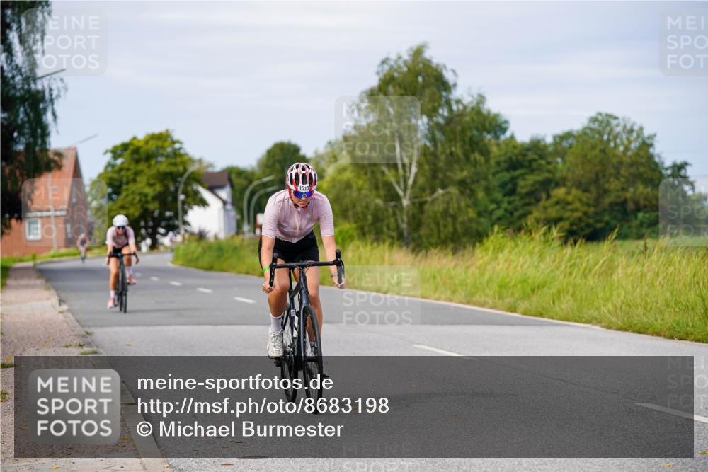 31.08.2025 - Elbe Triathlon Hamburg Michael Burmester http://msf.ph/oto/8683198 31.08.2025 11:09:06 Radfahren 1389, 1513, 1515 meine-sportfotos.de