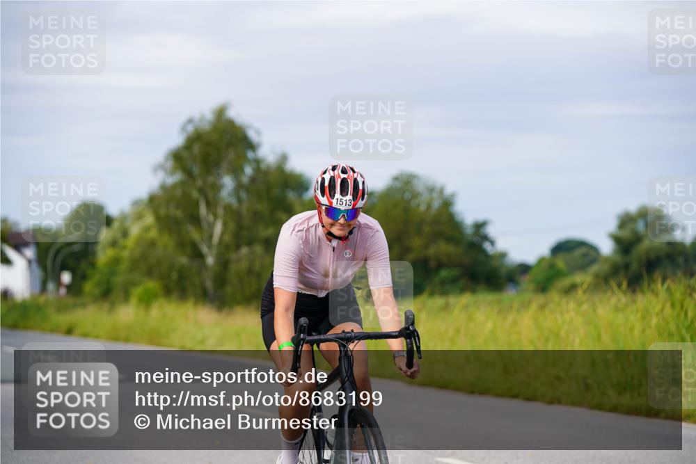 31.08.2025 - Elbe Triathlon Hamburg Michael Burmester http://msf.ph/oto/8683199 31.08.2025 11:09:07 Radfahren 1513, 1515 meine-sportfotos.de