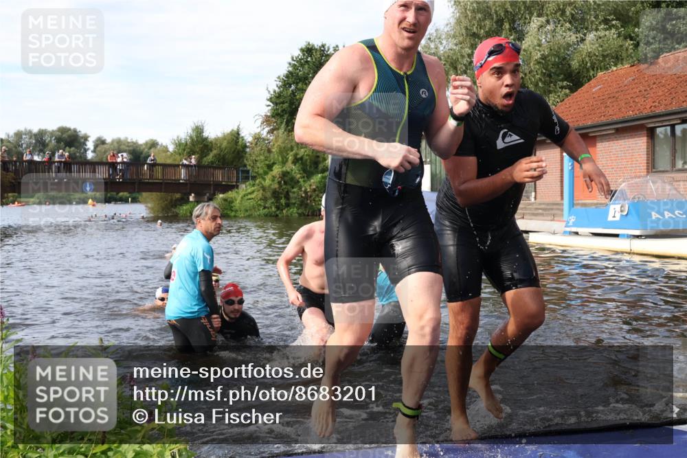 31.08.2025 - Elbe Triathlon Hamburg Luisa Fischer http://msf.ph/oto/8683201 31.08.2025 10:13:48 Schwimmen 934, 1029, 1054, 1059, 1089, 1103, 1108 meine-sportfotos.de