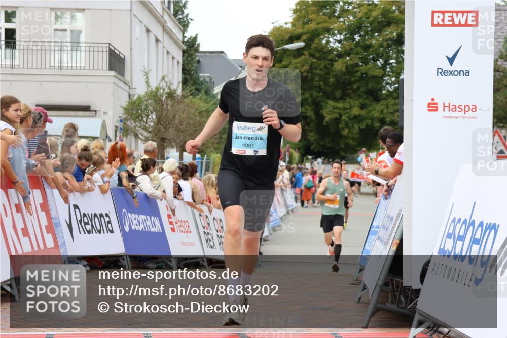 31.08.2025 - 21. Blankeneser Heldenlauf Strokosch-Dieckow http://msf.ph/oto/8683202 31.08.2025 12:04:01 Ziel 5261, 4046, 4061 meine-sportfotos.de