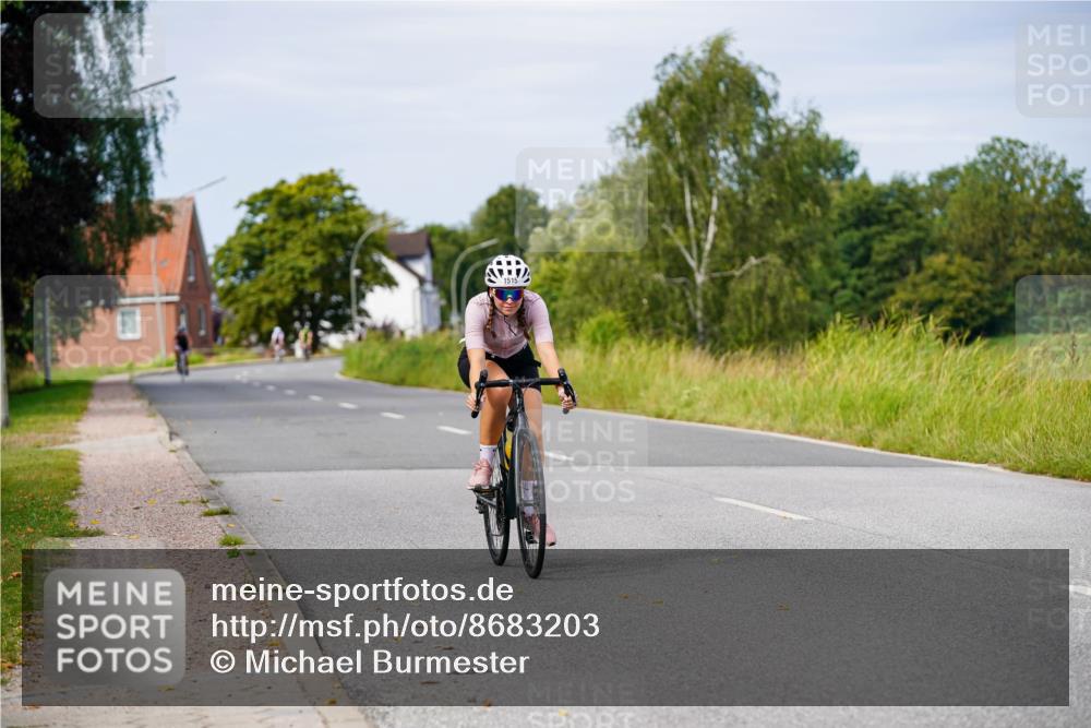 31.08.2025 - Elbe Triathlon Hamburg Michael Burmester http://msf.ph/oto/8683203 31.08.2025 11:09:09 Radfahren 1513, 1515 meine-sportfotos.de