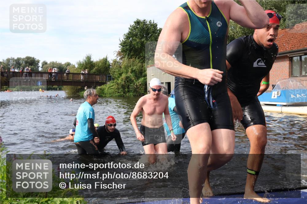 31.08.2025 - Elbe Triathlon Hamburg Luisa Fischer http://msf.ph/oto/8683204 31.08.2025 10:13:48 Schwimmen 934, 1029, 1054, 1059, 1089, 1103, 1108 meine-sportfotos.de