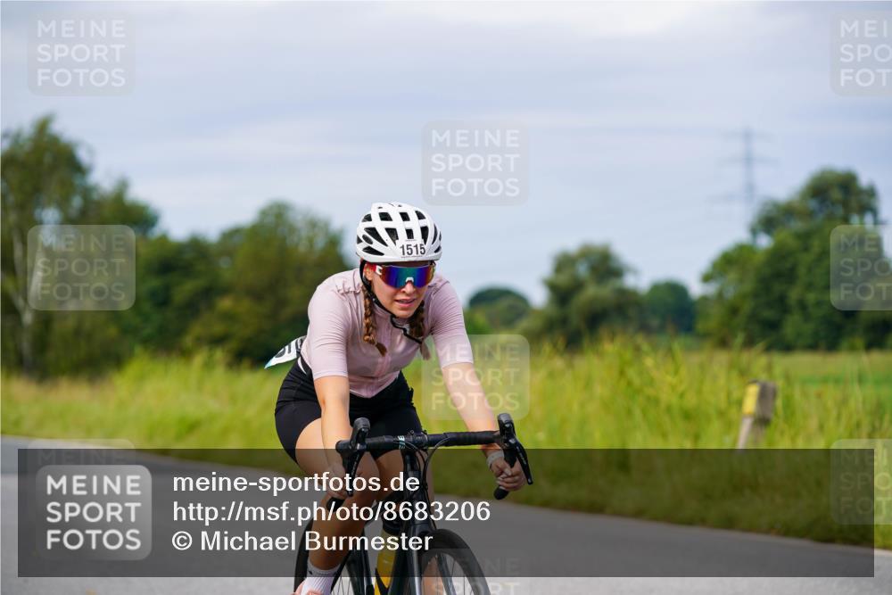 31.08.2025 - Elbe Triathlon Hamburg Michael Burmester http://msf.ph/oto/8683206 31.08.2025 11:09:10 Radfahren 1513, 1515 meine-sportfotos.de