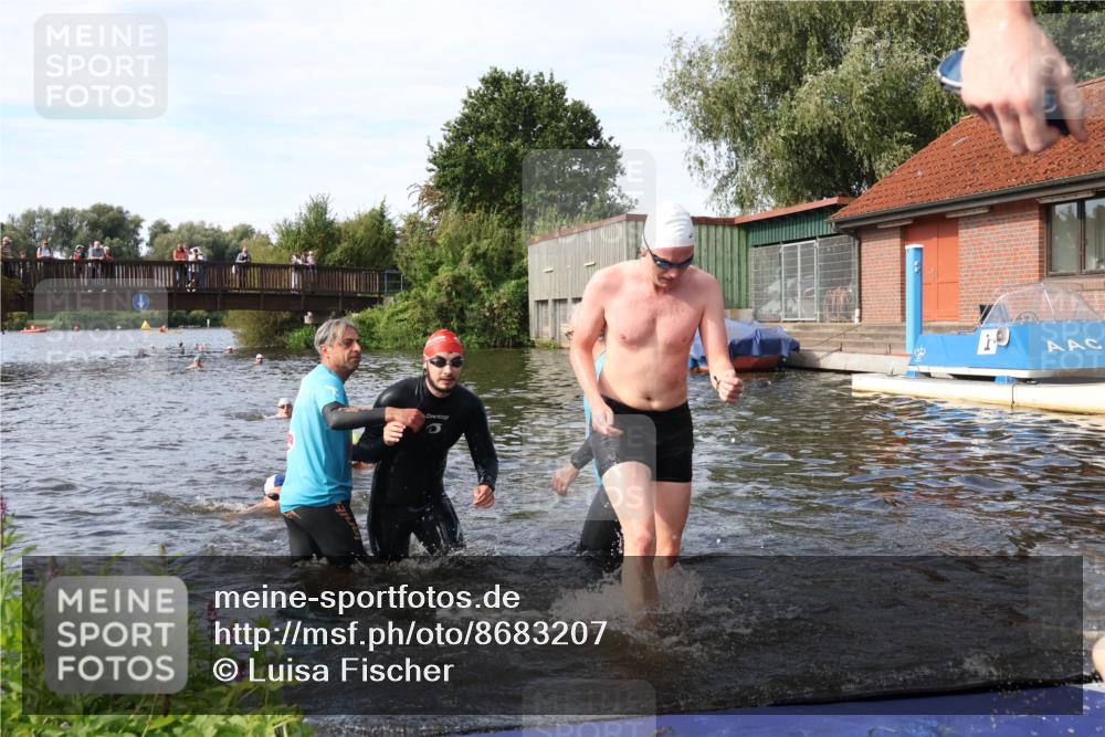 31.08.2025 - Elbe Triathlon Hamburg Luisa Fischer http://msf.ph/oto/8683207 31.08.2025 10:13:49 Schwimmen 934, 1029, 1054, 1059, 1089, 1103, 1108 meine-sportfotos.de