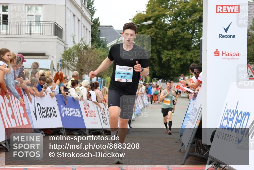 31.08.2025 - 21. Blankeneser Heldenlauf Strokosch-Dieckow http://msf.ph/oto/8683208 31.08.2025 12:04:01 Ziel 5261, 4046, 4061 meine-sportfotos.de