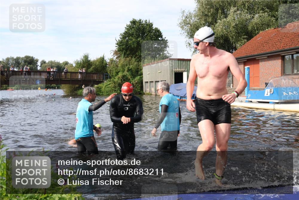 31.08.2025 - Elbe Triathlon Hamburg Luisa Fischer http://msf.ph/oto/8683211 31.08.2025 10:13:49 Schwimmen 934, 1029, 1054, 1059, 1089, 1103, 1108 meine-sportfotos.de