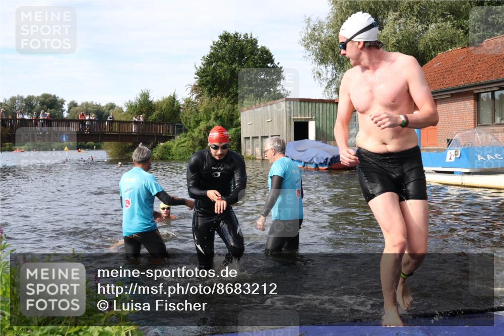 31.08.2025 - Elbe Triathlon Hamburg Luisa Fischer http://msf.ph/oto/8683212 31.08.2025 10:13:50 Schwimmen 1029, 1054, 1059, 1089, 1103, 1108 meine-sportfotos.de