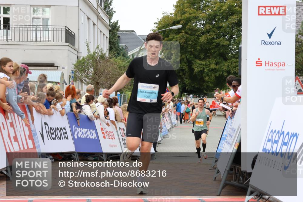 31.08.2025 - 21. Blankeneser Heldenlauf Strokosch-Dieckow http://msf.ph/oto/8683216 31.08.2025 12:04:01 Ziel 5261, 4046, 4061 meine-sportfotos.de