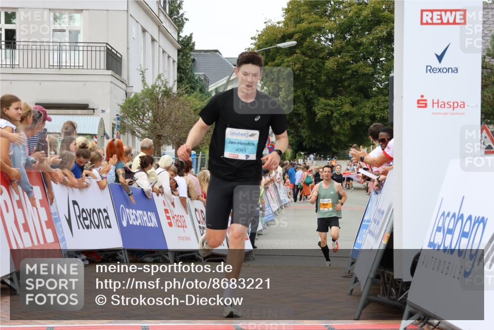 31.08.2025 - 21. Blankeneser Heldenlauf Strokosch-Dieckow http://msf.ph/oto/8683221 31.08.2025 12:04:01 Ziel 5261, 4046, 4061 meine-sportfotos.de