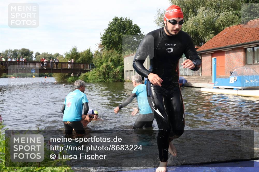 31.08.2025 - Elbe Triathlon Hamburg Luisa Fischer http://msf.ph/oto/8683224 31.08.2025 10:13:52 Schwimmen 1029, 1054, 1059, 1089, 1103, 1108 meine-sportfotos.de