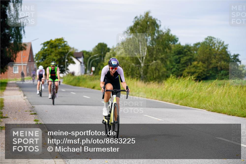 31.08.2025 - Elbe Triathlon Hamburg Michael Burmester http://msf.ph/oto/8683225 31.08.2025 11:09:25 Radfahren 1295, 1381, 1520 meine-sportfotos.de