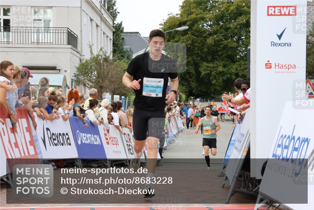 31.08.2025 - 21. Blankeneser Heldenlauf Strokosch-Dieckow http://msf.ph/oto/8683228 31.08.2025 12:04:01 Ziel 5261, 4046, 4061 meine-sportfotos.de