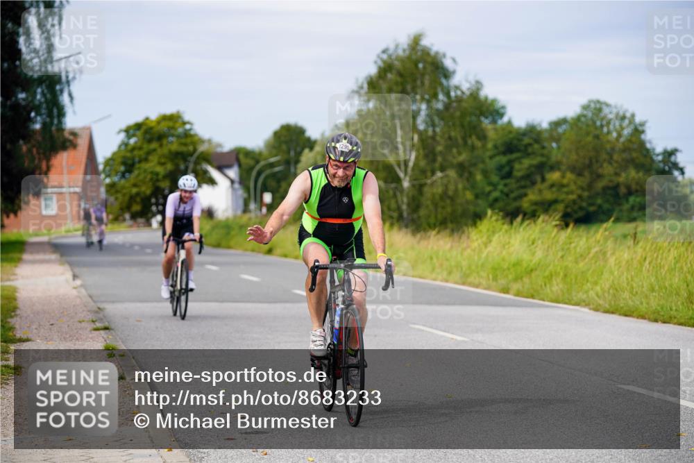 31.08.2025 - Elbe Triathlon Hamburg Michael Burmester http://msf.ph/oto/8683233 31.08.2025 11:09:27 Radfahren 1295, 1381, 1520 meine-sportfotos.de
