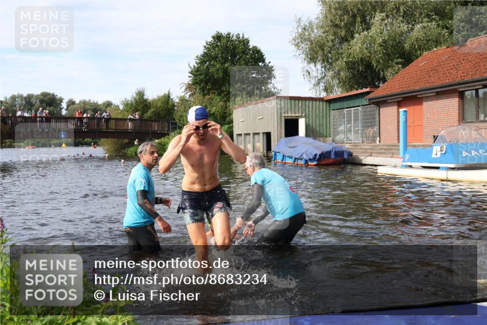 31.08.2025 - Elbe Triathlon Hamburg Luisa Fischer http://msf.ph/oto/8683234 31.08.2025 10:13:54 Schwimmen 1029, 1054, 1059, 1103 meine-sportfotos.de
