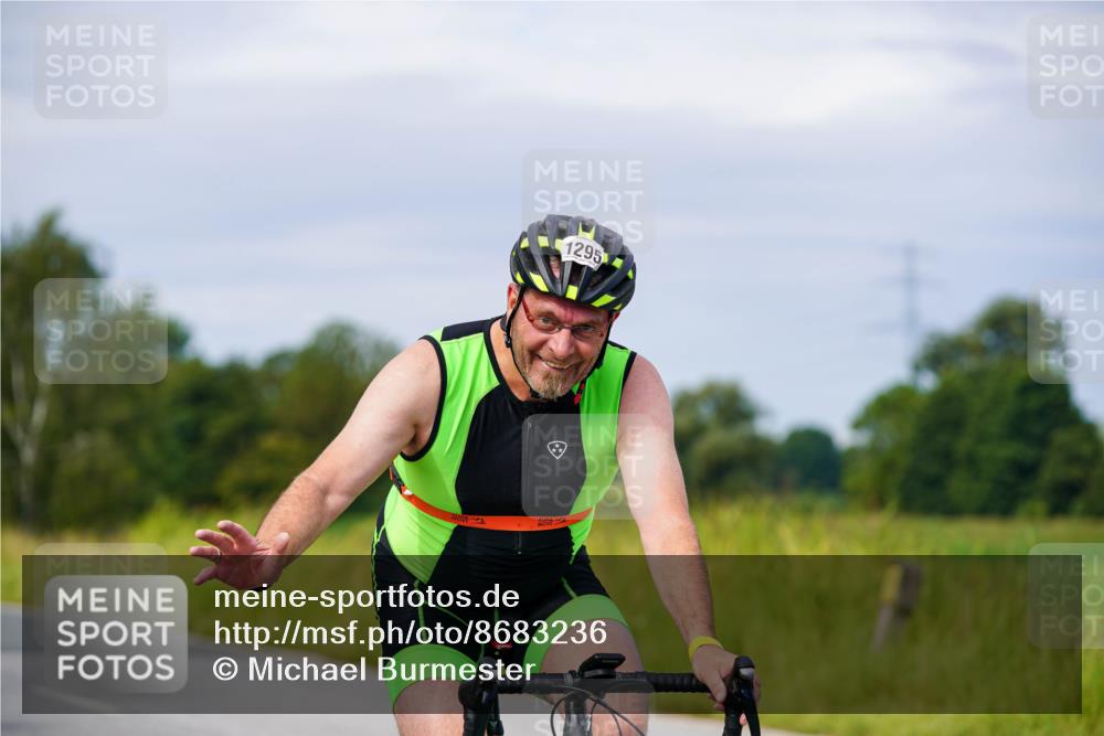 31.08.2025 - Elbe Triathlon Hamburg Michael Burmester http://msf.ph/oto/8683236 31.08.2025 11:09:28 Radfahren 1295, 1381, 1520 meine-sportfotos.de