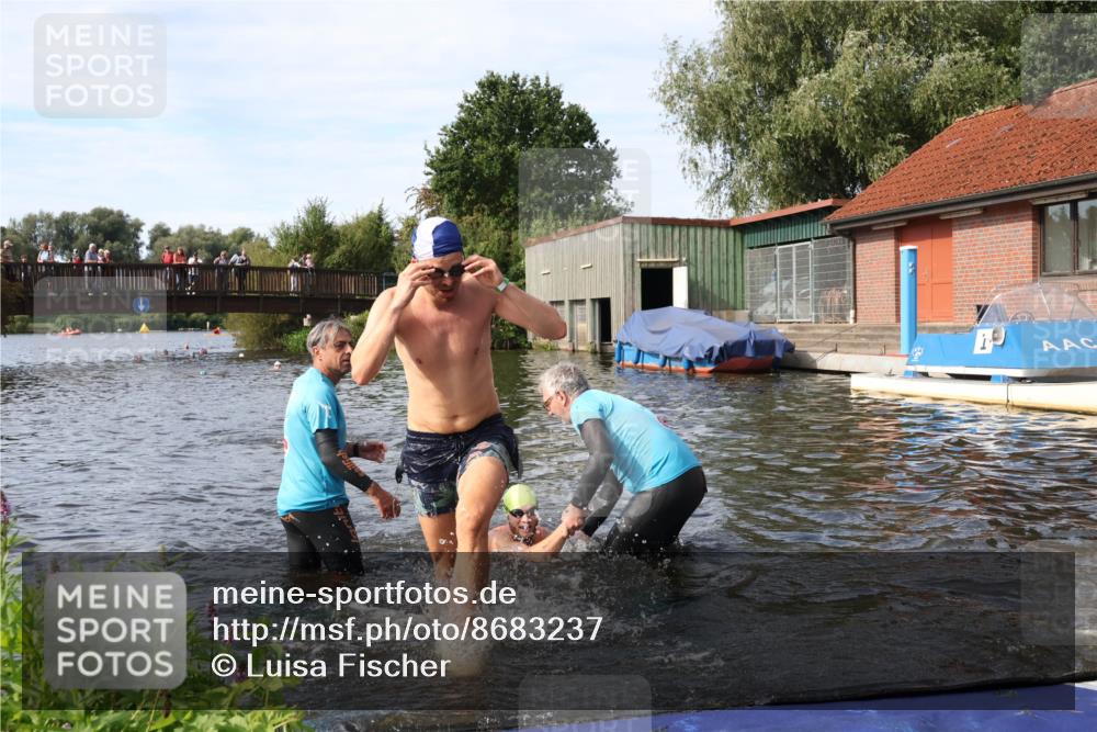31.08.2025 - Elbe Triathlon Hamburg Luisa Fischer http://msf.ph/oto/8683237 31.08.2025 10:13:54 Schwimmen 1029, 1054, 1059, 1103 meine-sportfotos.de