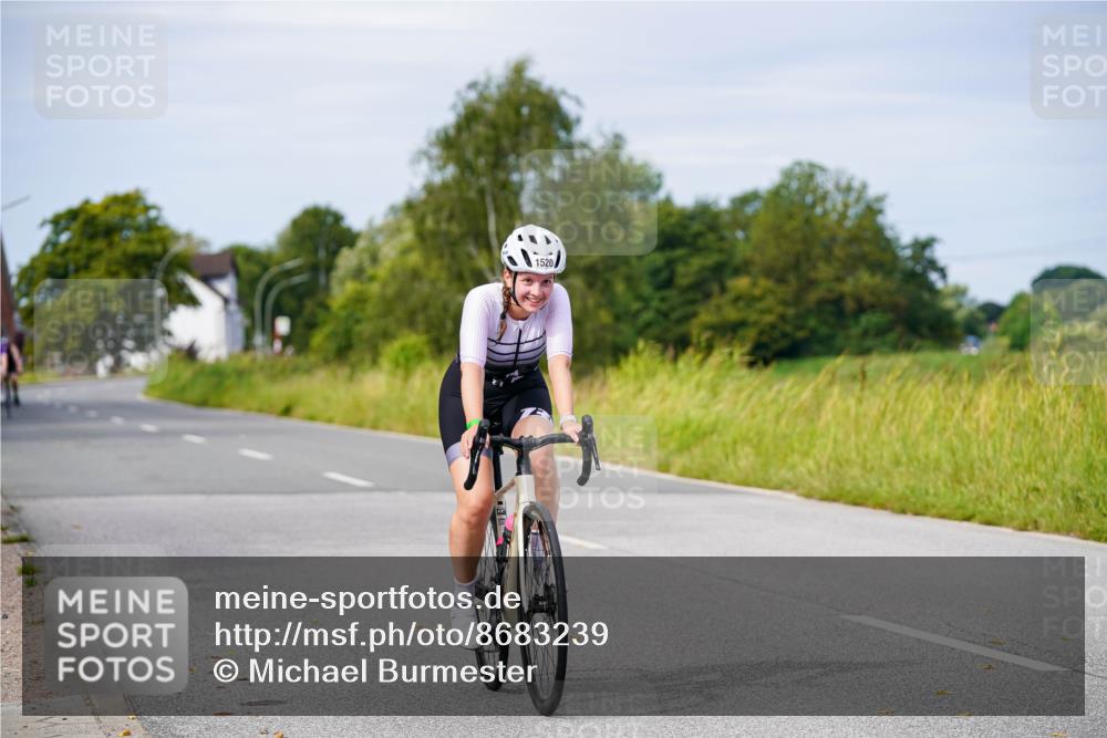 31.08.2025 - Elbe Triathlon Hamburg Michael Burmester http://msf.ph/oto/8683239 31.08.2025 11:09:29 Radfahren 1295, 1381, 1509, 1520 meine-sportfotos.de
