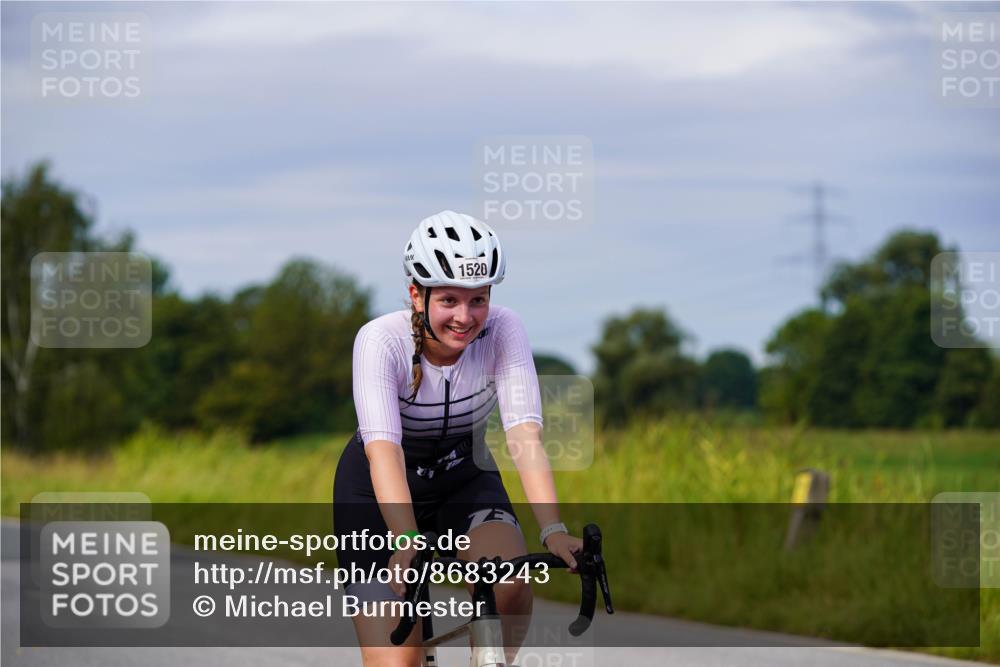 31.08.2025 - Elbe Triathlon Hamburg Michael Burmester http://msf.ph/oto/8683243 31.08.2025 11:09:30 Radfahren 1295, 1509, 1520 meine-sportfotos.de