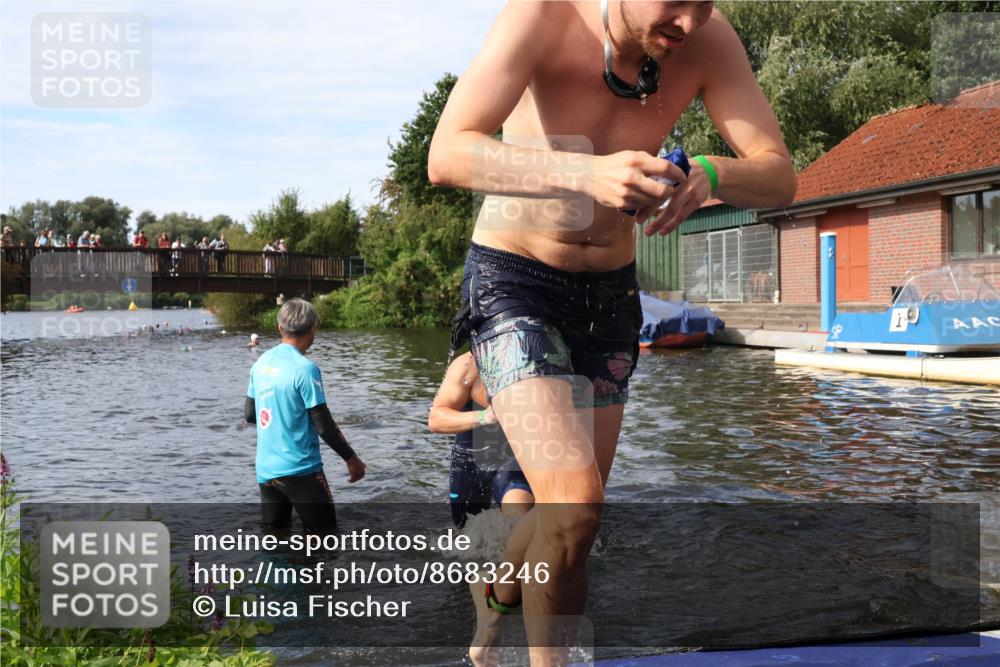 31.08.2025 - Elbe Triathlon Hamburg Luisa Fischer http://msf.ph/oto/8683246 31.08.2025 10:13:56 Schwimmen 1010, 1029, 1054, 1059 meine-sportfotos.de
