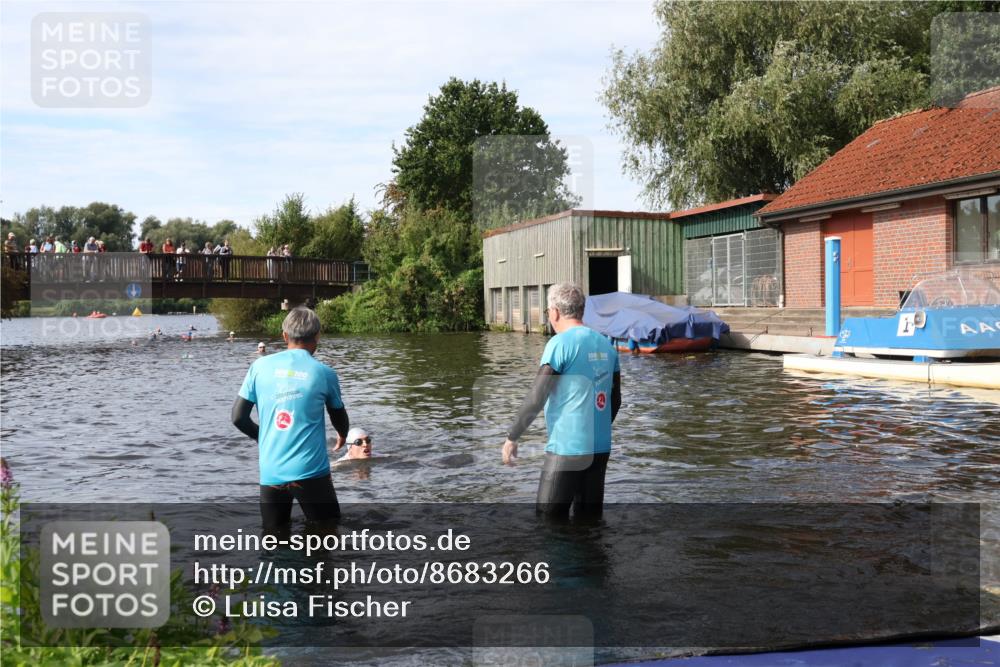 31.08.2025 - Elbe Triathlon Hamburg Luisa Fischer http://msf.ph/oto/8683266 31.08.2025 10:14:00 Schwimmen 1010, 1054, 1059 meine-sportfotos.de