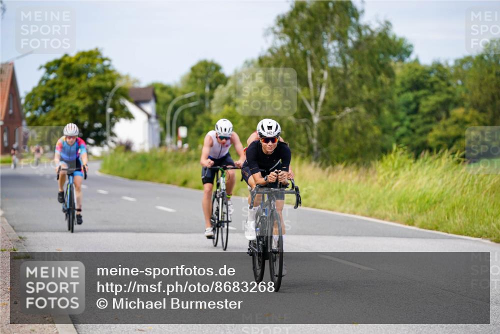 31.08.2025 - Elbe Triathlon Hamburg Michael Burmester http://msf.ph/oto/8683268 31.08.2025 11:09:55 Radfahren 1421, 1436, 1599, 1607 meine-sportfotos.de