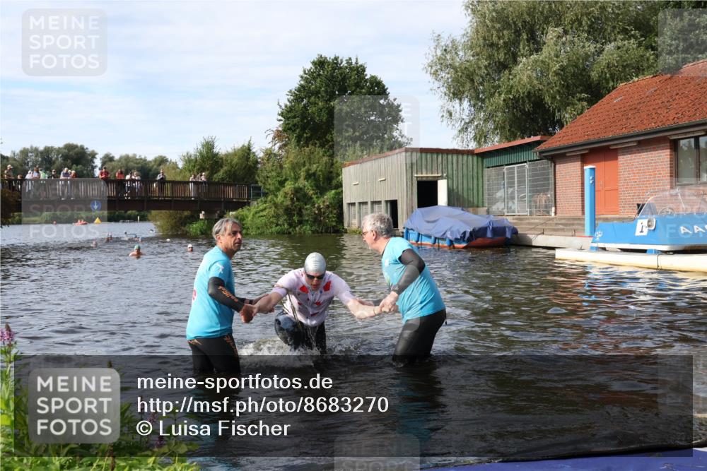 31.08.2025 - Elbe Triathlon Hamburg Luisa Fischer http://msf.ph/oto/8683270 31.08.2025 10:14:03 Schwimmen 1010 meine-sportfotos.de