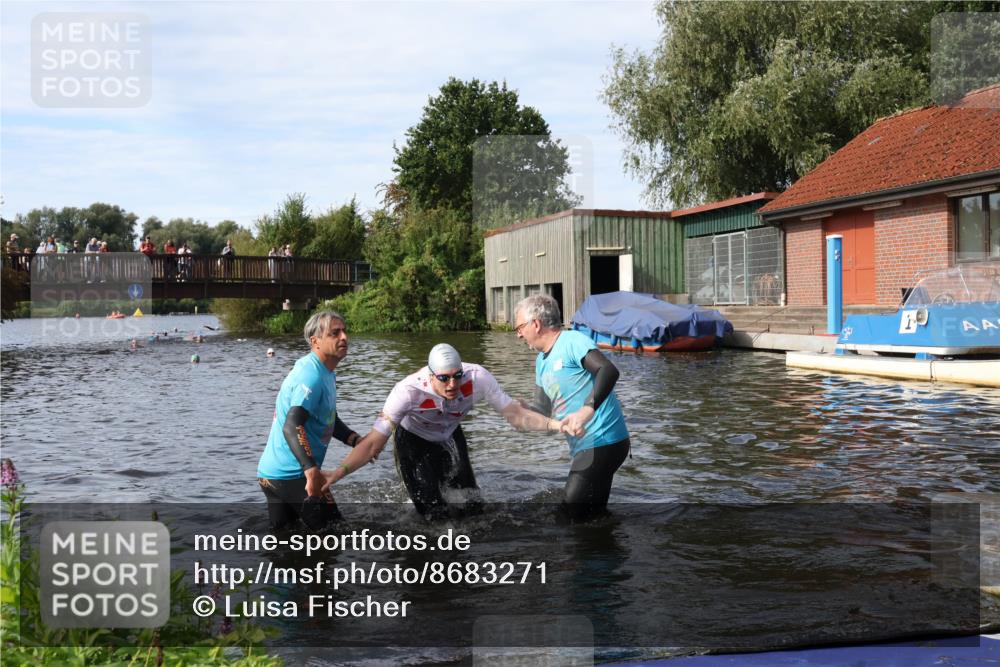 31.08.2025 - Elbe Triathlon Hamburg Luisa Fischer http://msf.ph/oto/8683271 31.08.2025 10:14:04 Schwimmen 1010 meine-sportfotos.de