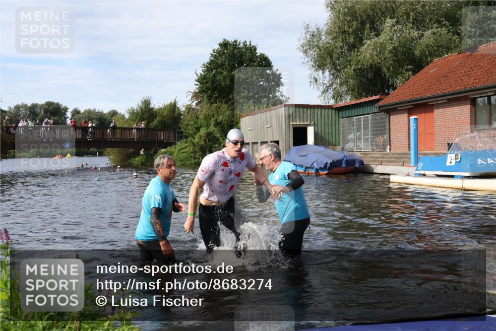 31.08.2025 - Elbe Triathlon Hamburg Luisa Fischer http://msf.ph/oto/8683274 31.08.2025 10:14:04 Schwimmen 1010 meine-sportfotos.de