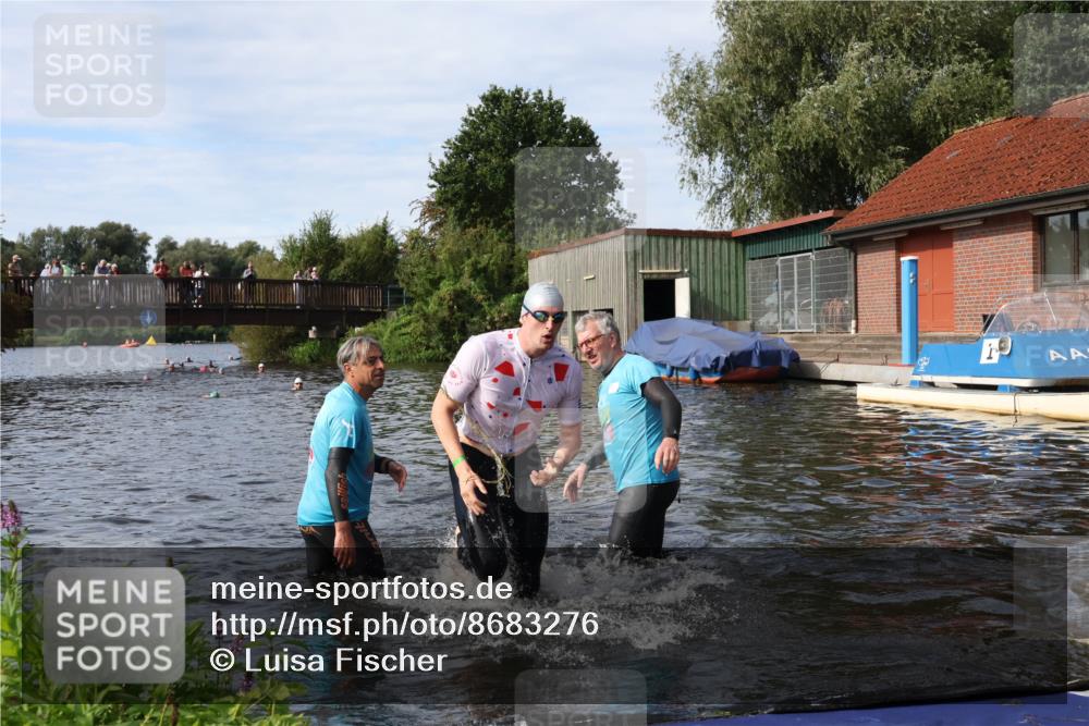 31.08.2025 - Elbe Triathlon Hamburg Luisa Fischer http://msf.ph/oto/8683276 31.08.2025 10:14:04 Schwimmen 1010 meine-sportfotos.de