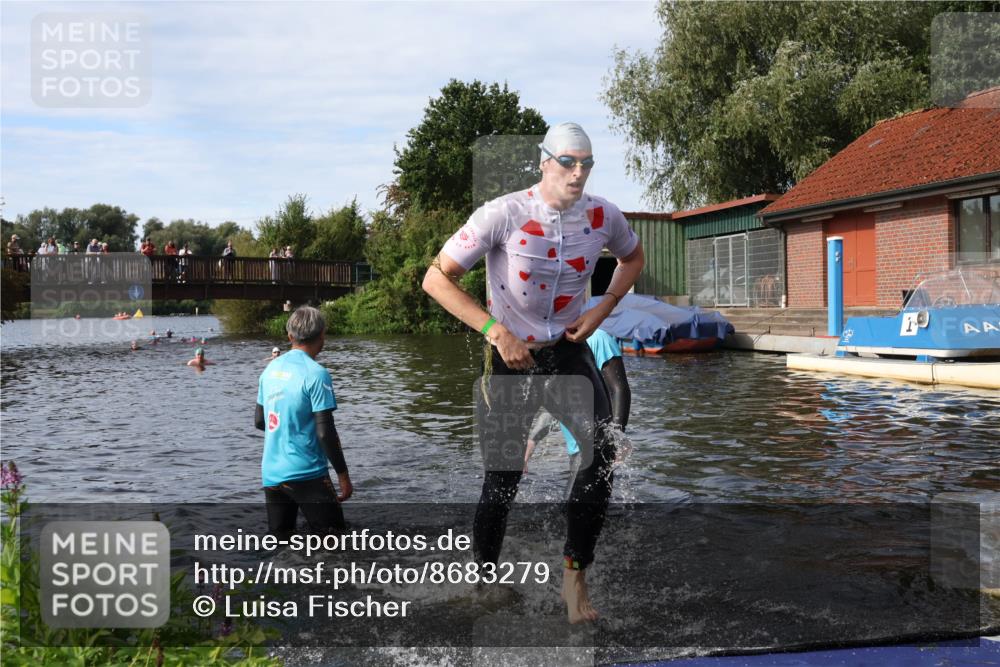 31.08.2025 - Elbe Triathlon Hamburg Luisa Fischer http://msf.ph/oto/8683279 31.08.2025 10:14:05 Schwimmen 1010 meine-sportfotos.de