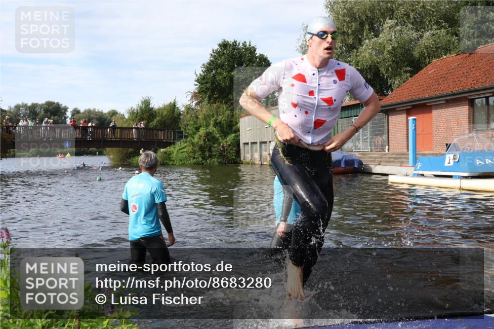 31.08.2025 - Elbe Triathlon Hamburg Luisa Fischer http://msf.ph/oto/8683280 31.08.2025 10:14:05 Schwimmen 1010 meine-sportfotos.de