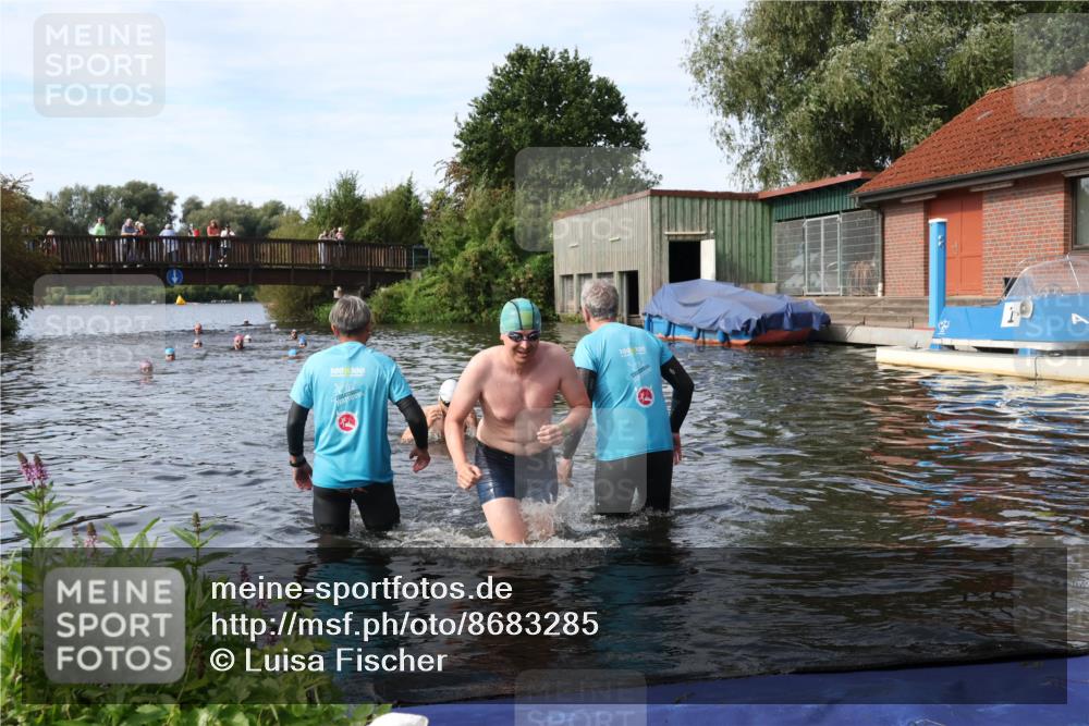 31.08.2025 - Elbe Triathlon Hamburg Luisa Fischer http://msf.ph/oto/8683285 31.08.2025 10:14:35 Schwimmen 941, 987, 1015 meine-sportfotos.de