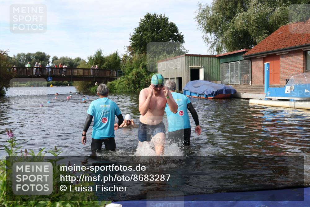 31.08.2025 - Elbe Triathlon Hamburg Luisa Fischer http://msf.ph/oto/8683287 31.08.2025 10:14:35 Schwimmen 941, 987, 1015 meine-sportfotos.de