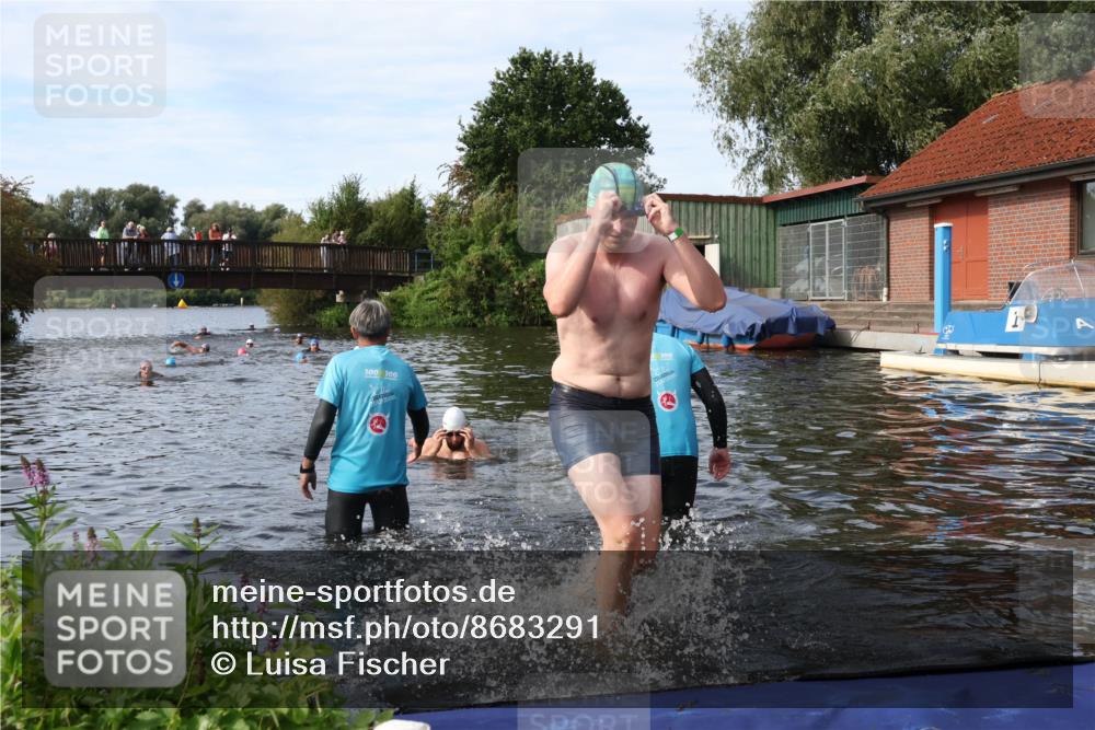 31.08.2025 - Elbe Triathlon Hamburg Luisa Fischer http://msf.ph/oto/8683291 31.08.2025 10:14:36 Schwimmen 941, 987, 1015 meine-sportfotos.de