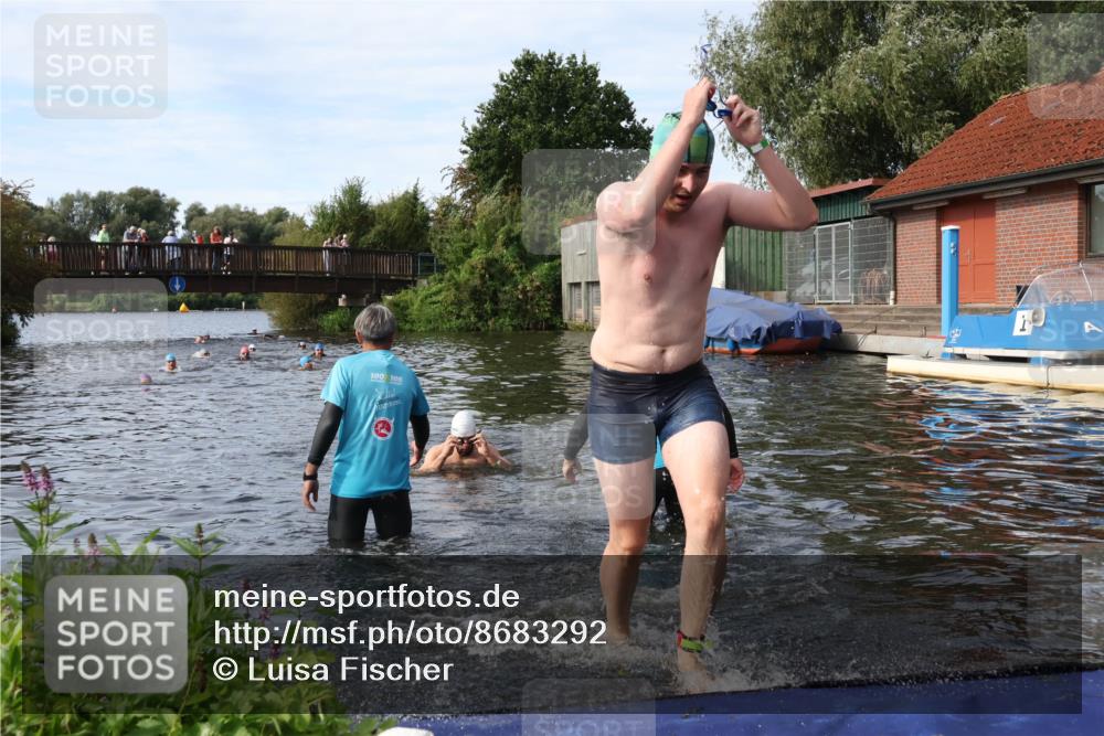 31.08.2025 - Elbe Triathlon Hamburg Luisa Fischer http://msf.ph/oto/8683292 31.08.2025 10:14:36 Schwimmen 941, 987, 1015 meine-sportfotos.de