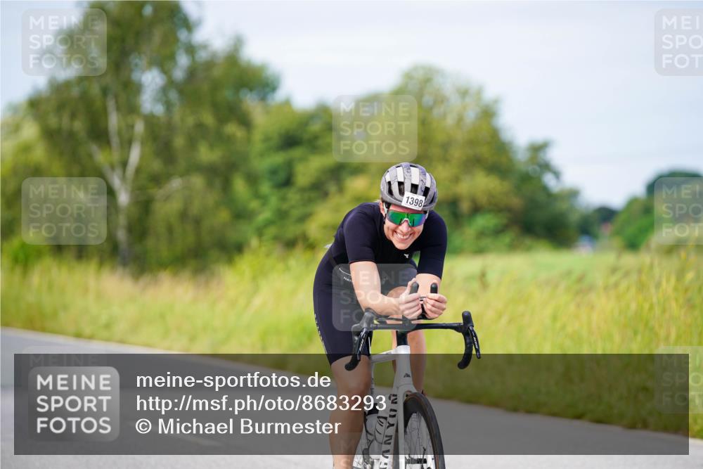 31.08.2025 - Elbe Triathlon Hamburg Michael Burmester http://msf.ph/oto/8683293 31.08.2025 11:10:09 Radfahren 1398, 1449 meine-sportfotos.de