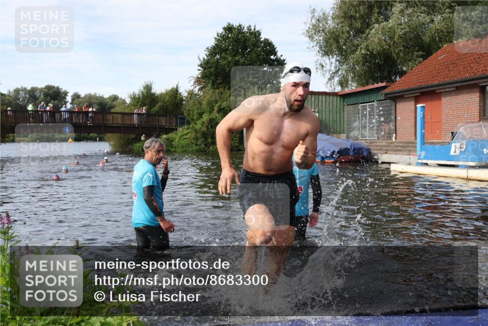 31.08.2025 - Elbe Triathlon Hamburg Luisa Fischer http://msf.ph/oto/8683300 31.08.2025 10:14:40 Schwimmen 941, 1015 meine-sportfotos.de